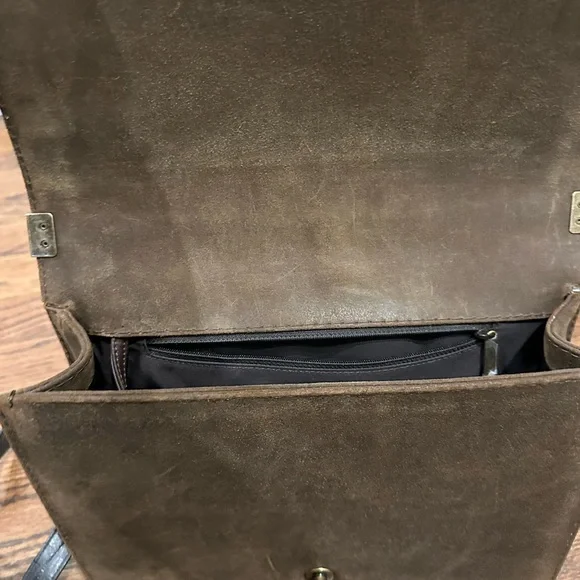 Chanel Large brown boy bag. - Picture 2 of 10